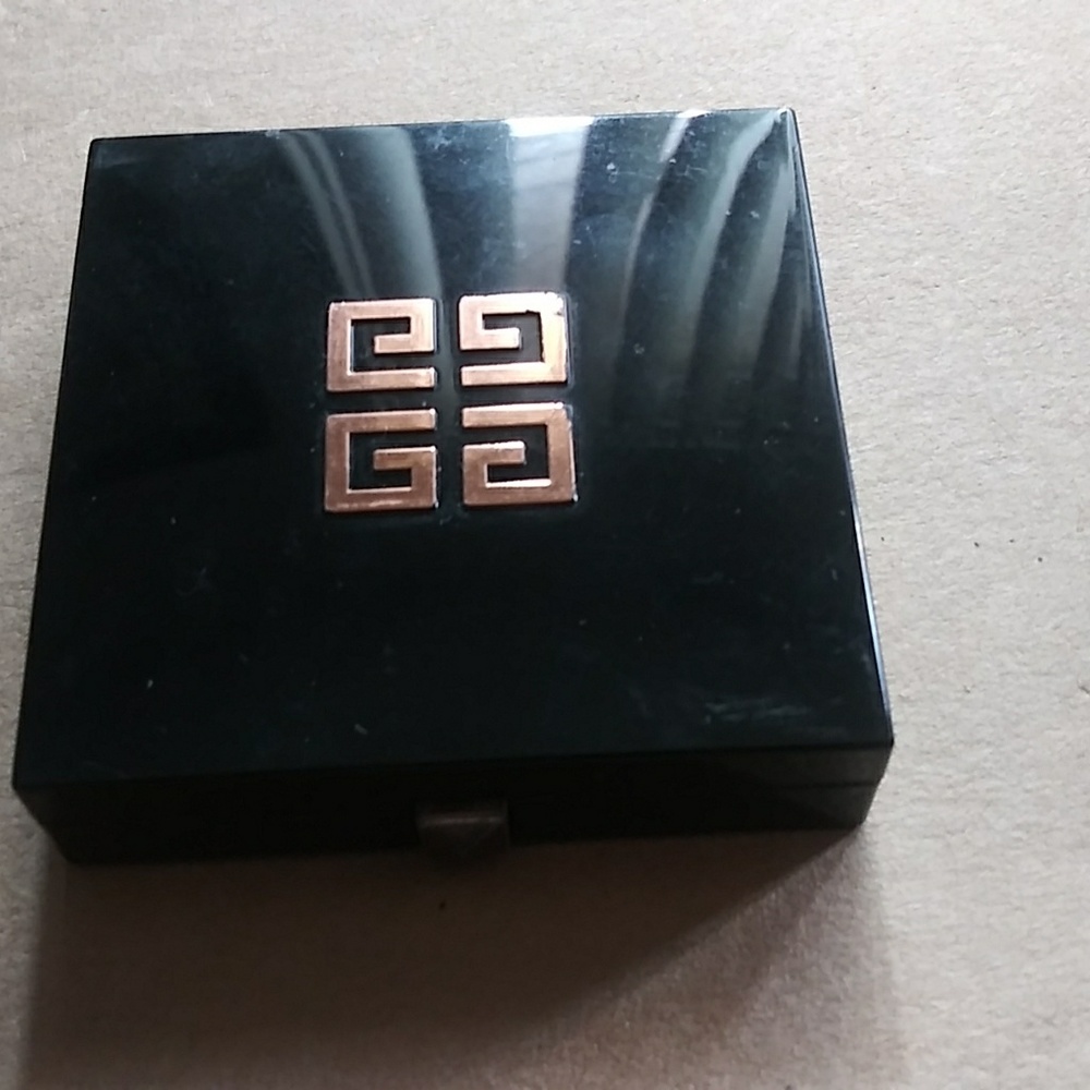 Givenchy Highlighter - Picture 3 of 4